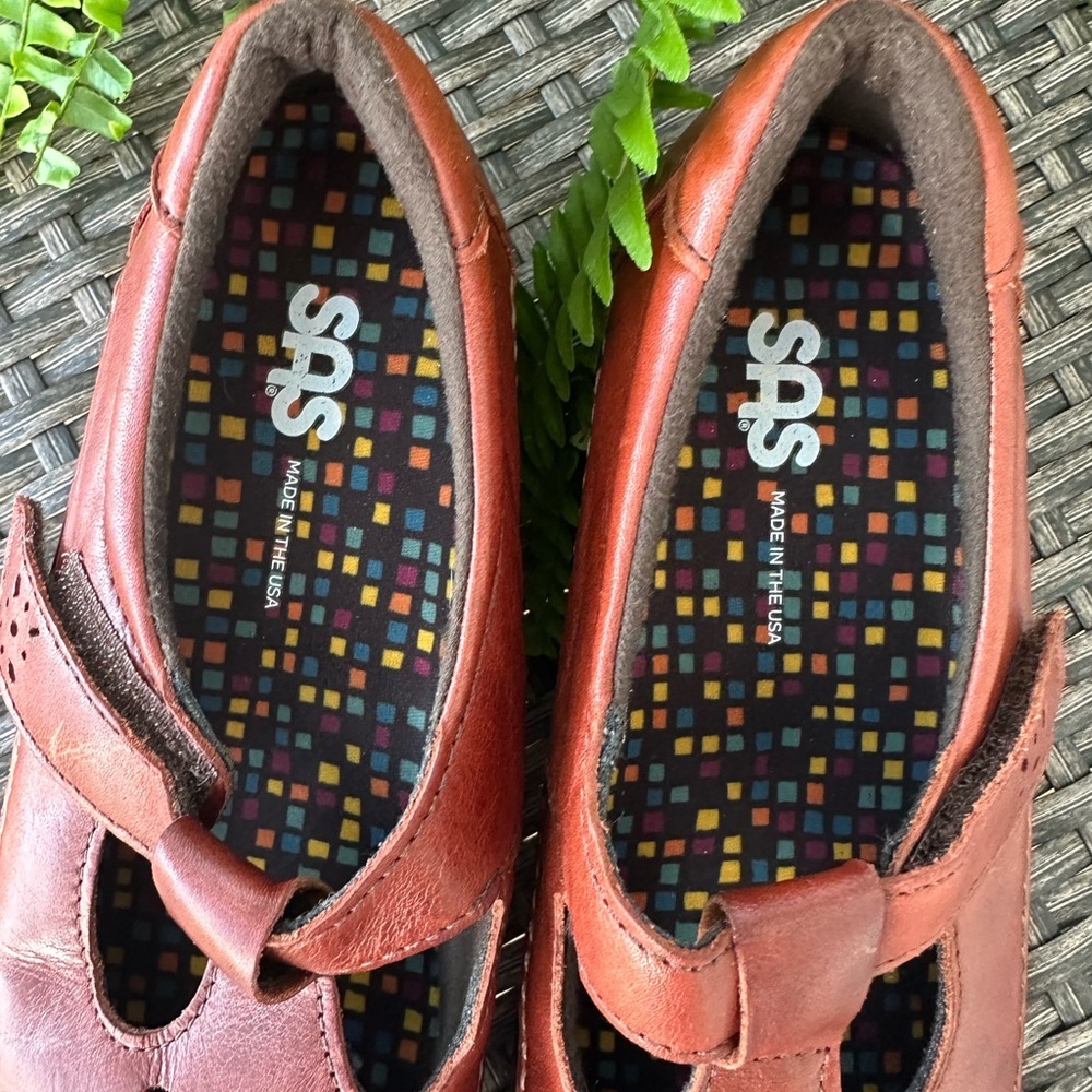 SAS Chestnut Leather Flats with Cutout Design - Picture 3 of 8